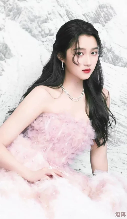 鞠婧祎被 免费视频网站APP 热议,粉丝们纷纷讨论她在平台上的表现与影响力,引发广泛关注和热烈反响 鞠婧祎被 免费视频网站APP 热议,粉丝们纷纷讨论她在平台上的表现与影响力,引发广泛关注和热烈反响