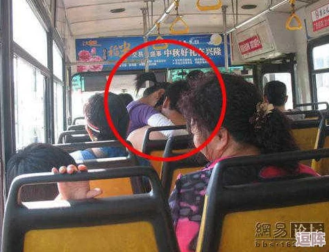公交车揉捏双乳扯掉小内内,目击者称现场一片混乱,乘客纷纷拍照录视频引发热议! 公交车揉捏双乳扯掉小内内,目击者称现场一片混乱,乘客纷纷拍照录视频引发热议!
