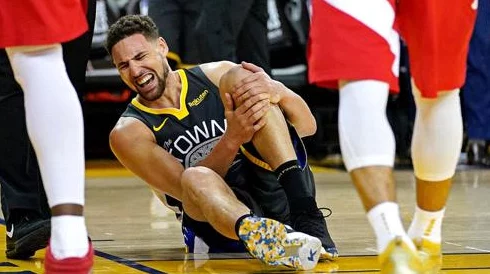 美女露尿口事件引发热议，网友纷纷讨论其背后的社会现象与文化影响